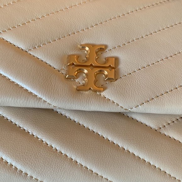 Tory Burch Cream Kira Chevron Quilted purse. - Picture 5 of 12